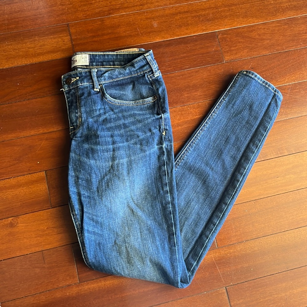 Hollister size 9L. 29w 33L